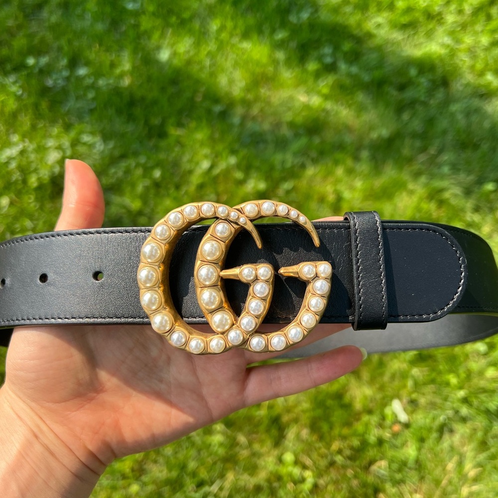 GUCCI - Leather belt with pearl